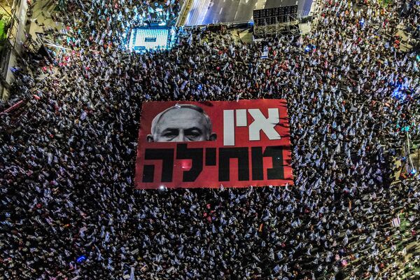 Las protestas contra la reforma del sistema judicial de Israel comenzaron el 7 de enero y fueron celebradas regularmente en Tel Aviv y otras ciudades. El 11 de marzo participaron en ellas unas 500.000 personas, convirtiéndose en la mayor manifestación de la historia del país.En la foto: protesta contra la reforma judicial del Gobierno del primer ministro, Bejamín Netanyahu, en Tel Aviv, 23 de septiembre. - Sputnik Mundo
