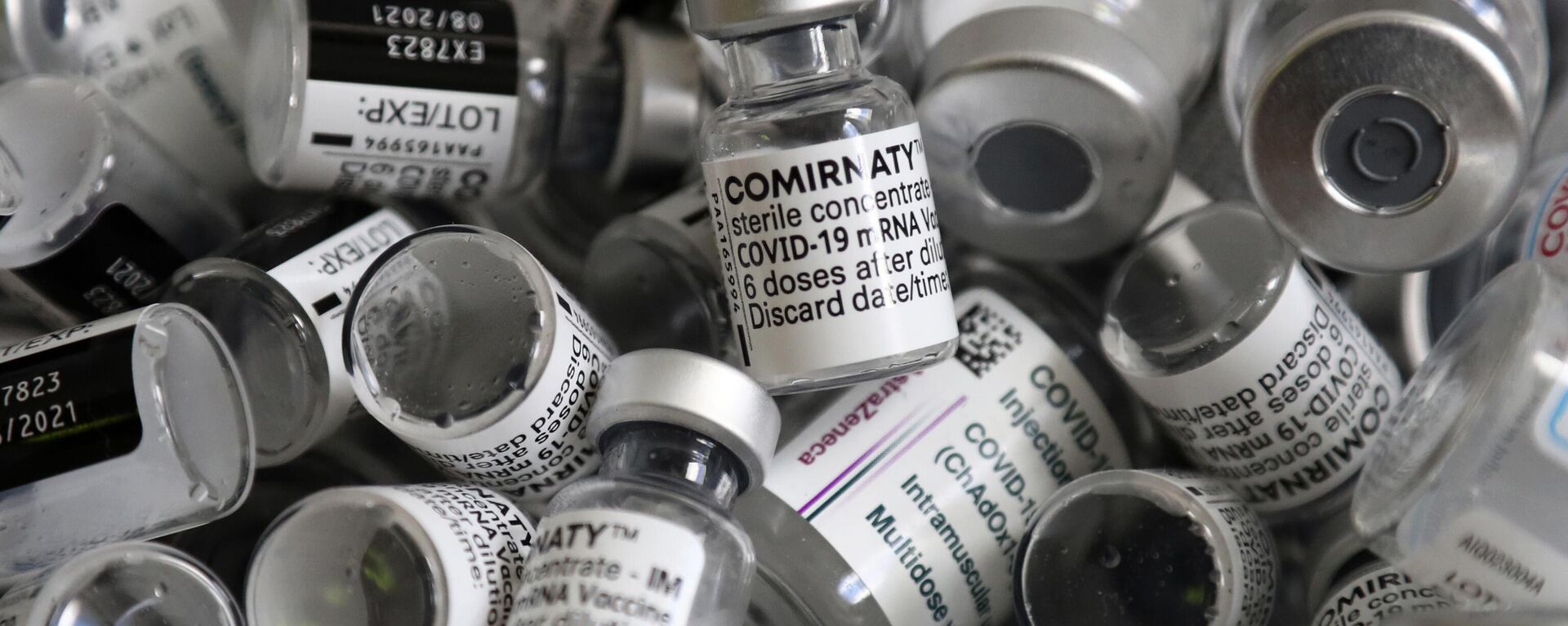 Envases vacíos de vacunas contra COVID-19 de Pfizer-BioNTech (archivo) - Sputnik Mundo, 1920, 18.12.2023