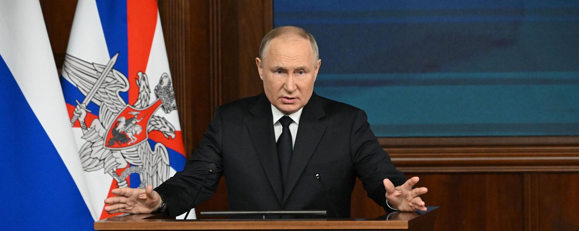 El presidente ruso, Vladímir Putin, al intervenir durante una reunión en el Ministerio de Defensa ruso el 19 de diciembre - Sputnik Mundo, 1920, 19.12.2023