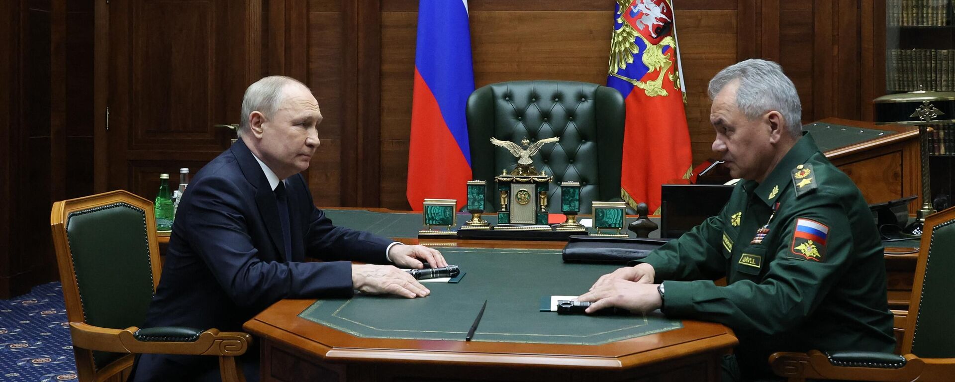 El presidente de Rusia, Vladímir Putin, y el ministro de Defensa ruso, Serguéi Shoigú. - Sputnik Mundo, 1920, 20.12.2023