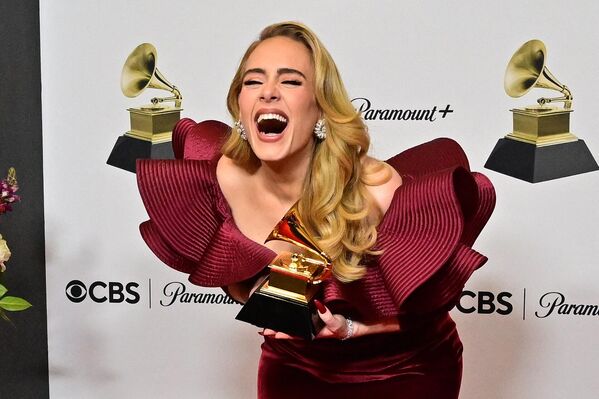 La cantante británica Adele, ganadora de potentes premios vocales y 16 premios Grammy de la música, así como Óscar y Globo de Oro del cine, nació el 5 de mayo de 1988. - Sputnik Mundo