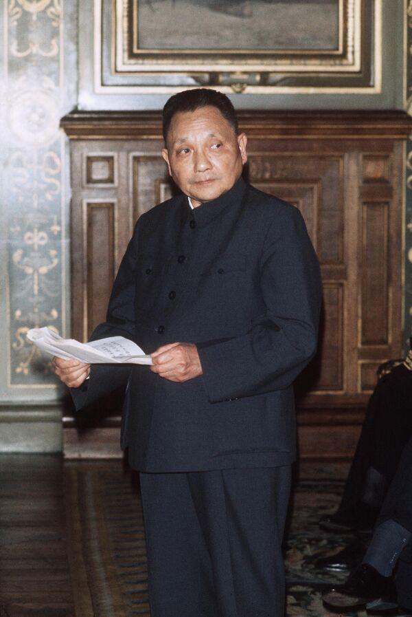 El destacado estadista chino Deng Xiaoping, llamado el creador del milagro chino, nació el 22 de agosto de 1904, en el año del dragón de madera verde. - Sputnik Mundo