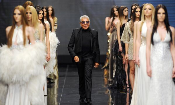 El afamado diseñador de moda italiano Roberto Cavalli nació en Florencia el 15 de noviembre de 1940. - Sputnik Mundo