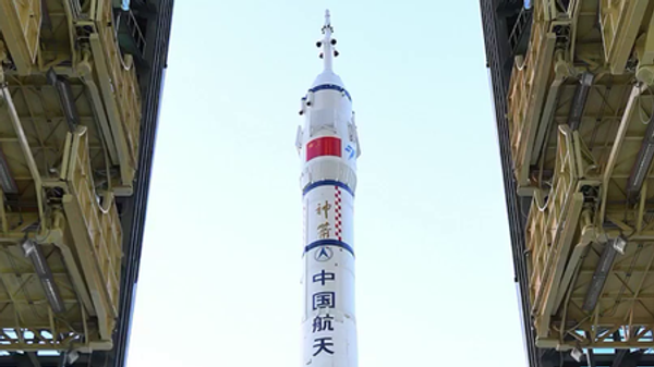 El cohete Long March 2F que envió a la órbita la nave Shenlong - Sputnik Mundo
