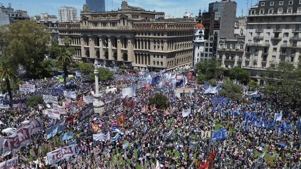 Protestas en Argentina contra el presidente Javier Milei - Sputnik Mundo