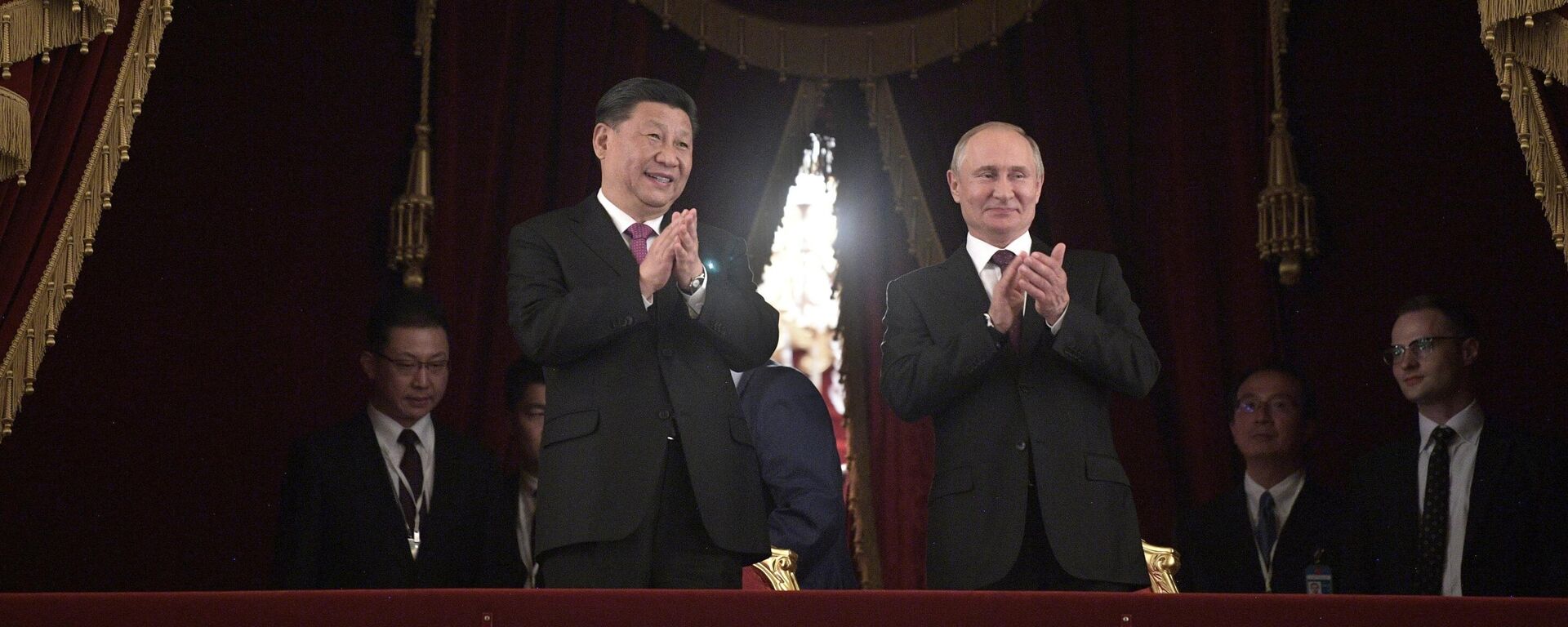 Los mandatarios de China y Rusia, Xi Jinping y Vladímir Putin, el 5 de junio, 2019 - Sputnik Mundo, 1920, 29.12.2023