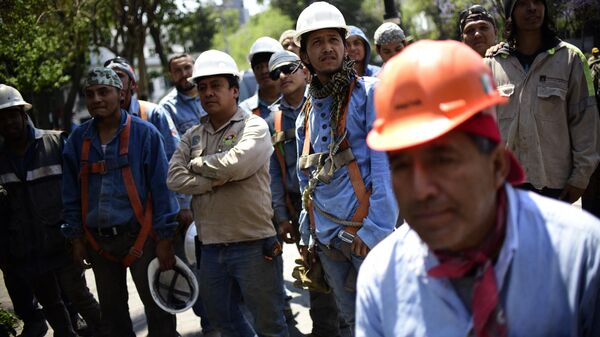 El presidente de México, Andrés Manuel López Obrador, presentará reformas para beneficiar a los trabajadores mexicanos. - Sputnik Mundo