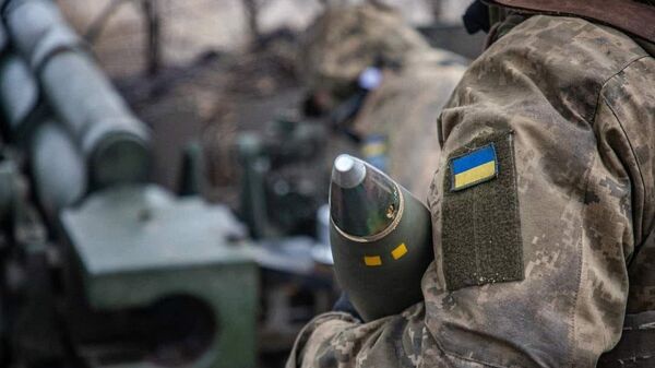 Un soldado ucraniano en el frente - Sputnik Mundo