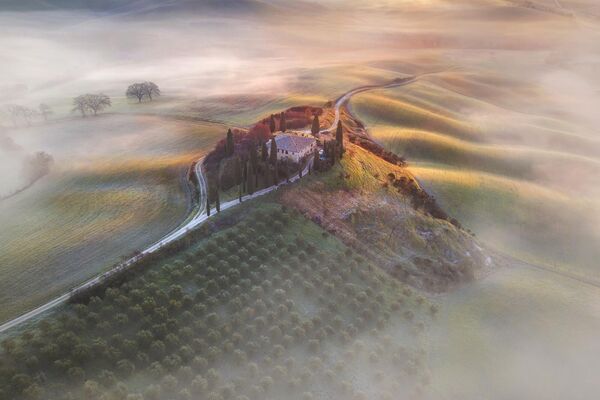 El título de fotógrafo de viajes del 2023 recae en manos de AndreJa Ravnak, de Eslovenia, por una fotografía tomada en los alrededores de la ciudad italiana de Pienza, Toscana. - Sputnik Mundo