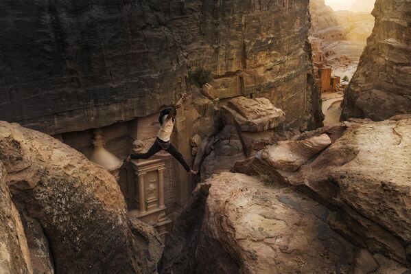 Una imagen del fotógrafo italiano Andrea Peruzzi de la ciudad rocosa de Petra, en Jordania, ganó el premio de Una foto: Ocio y aventura (One Shot: Leisure and Adventure). - Sputnik Mundo
