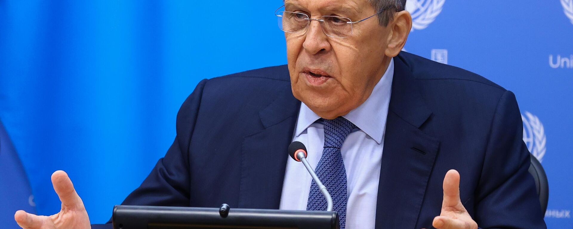 Serguéi Lavrov, el ministro de Asuntos Exteriores ruso, durante la rueda de prensa final en la sede de la ONU  - Sputnik Mundo, 1920, 24.01.2024