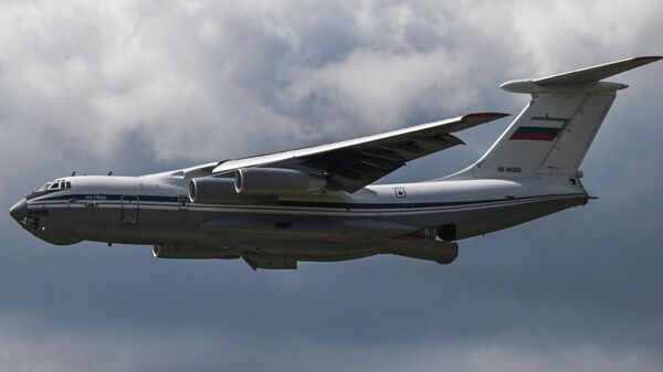 El avión de transporte militar ruso Il-76  - Sputnik Mundo