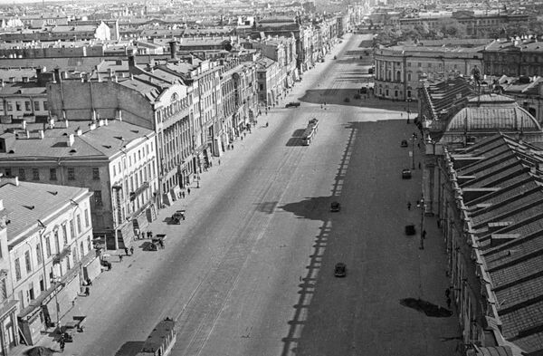 El 17 de agosto de 1943, Leningrado fue bombardeado ininterrumpidamente durante 13 horas y 14 minutos. Durante este tiempo, los alemanes lanzaron 2.000 proyectiles sobre la ciudad.En la foto: vista a Nevski Prospect. - Sputnik Mundo