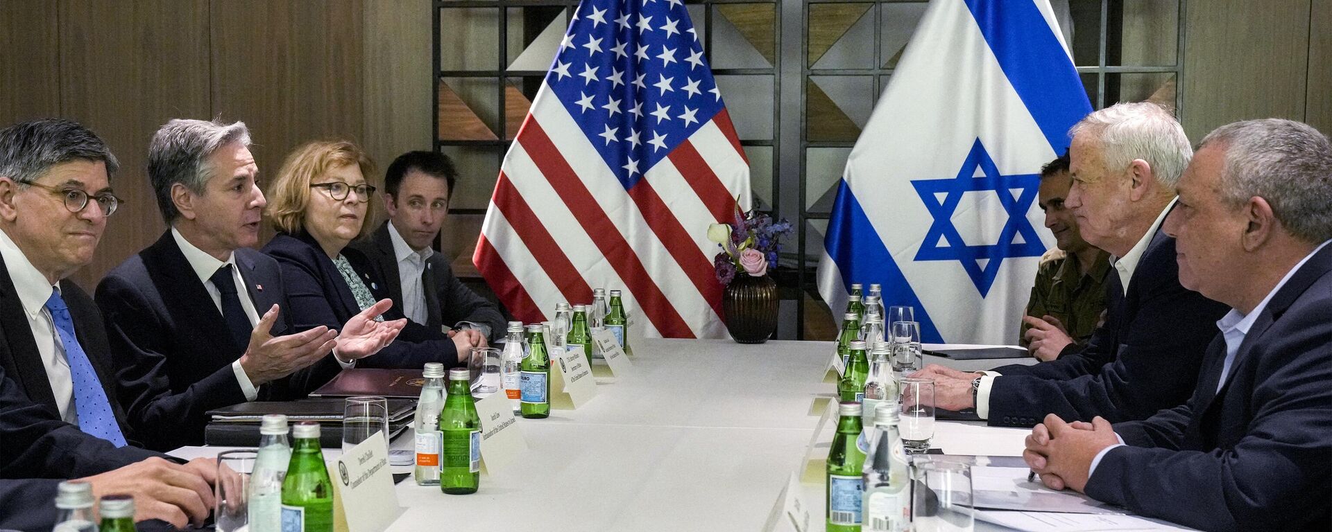 El secretario de Estado de EEUU, Antony Blinken, en una reunión con miembros del Gobierno de Israel Tel Aviv el 8 de febrero de 2024. - Sputnik Mundo, 1920, 08.05.2024