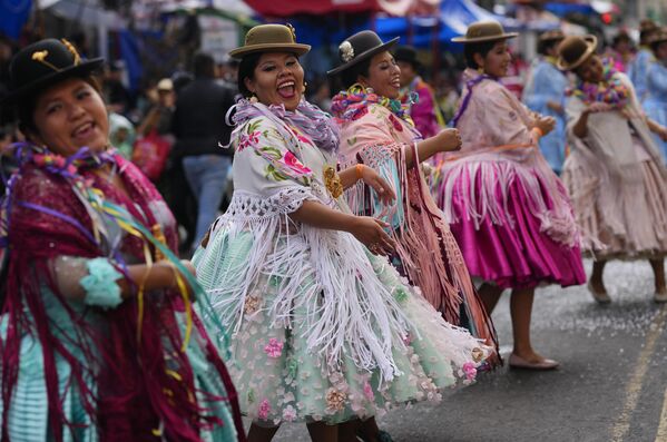 Representantes del pueblo indígena aimara durante un desfile en La Paz, Bolivia. - Sputnik Mundo