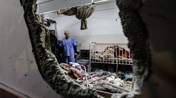 Las consecuencias del bombardeo israelí contra el hospital de Jan Yunis en Gaza, el 17 de diciembre, 2023 - Sputnik Mundo
