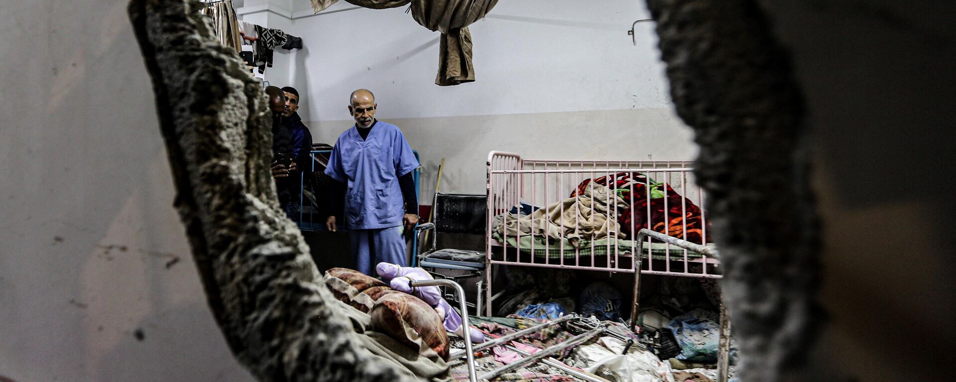 Las consecuencias del bombardeo israelí contra el hospital de Jan Yunis en Gaza, el 17 de diciembre, 2023 - Sputnik Mundo, 1920, 15.02.2024