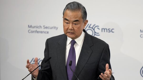 Wang Yi, ministro de Asuntos Exteriores chino, pronuncia un discurso en la Conferencia de Seguridad de Múnich, Alemania, el 17 de febrero de 2024 - Sputnik Mundo