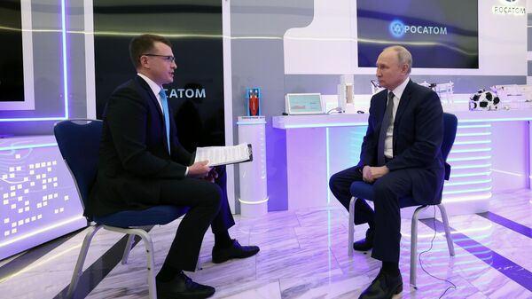 La entrevista del mandatario ruso, Vladímir Putin, al periodista Pável Zarubin - Sputnik Mundo