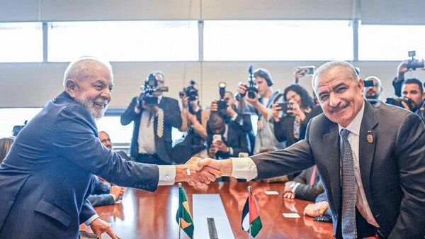 El presidente Lula se reunió con el ministro de relaciones exteriores de la Autoridad Palestina, Mohammad Shatayyeh (archivo) - Sputnik Mundo