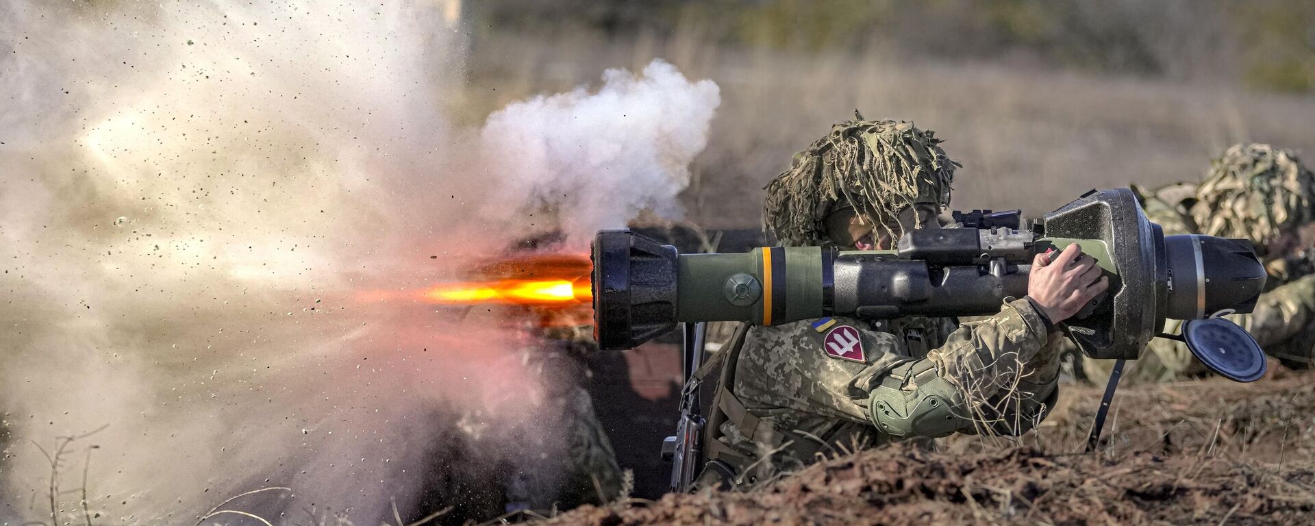 Un militar ucraniano dispara un arma antitanque NLAW durante un ejercicio de la Operación de las Fuerzas Conjuntas en la región de Donetsk, al este de Ucrania (archivo)  - Sputnik Mundo, 1920, 24.02.2024