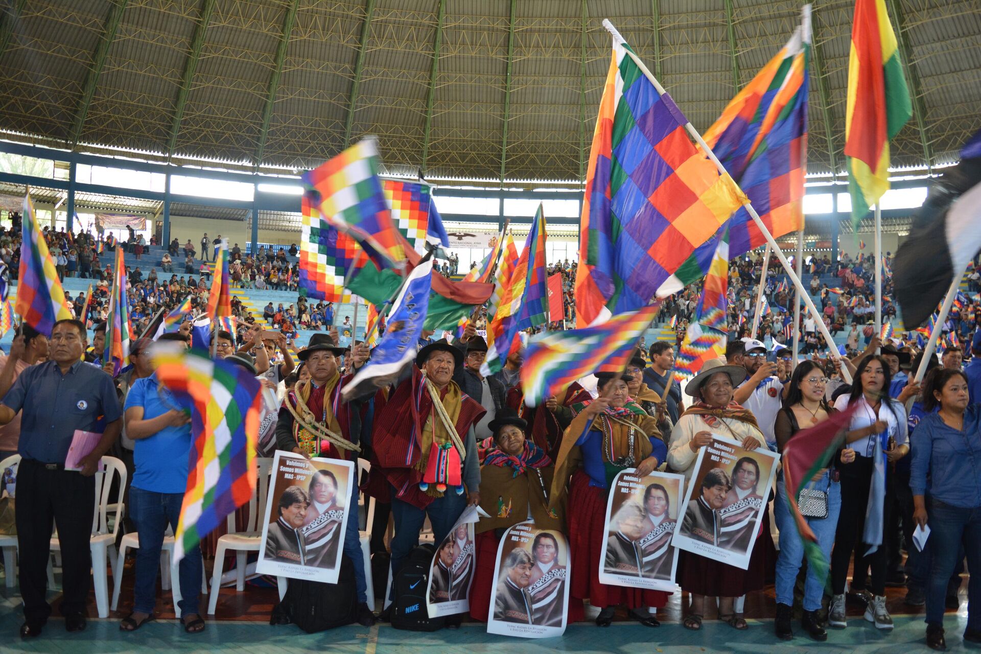 Organizaciones sociales que apoyan al expresidente Evo Morales, en la ciudad de Cochabamba, en un ampliado nacional de la Confederación Sindical Única de Trabajadores Campesinos de Bolivia (CSUTCB)  - Sputnik Mundo, 1920, 24.02.2024