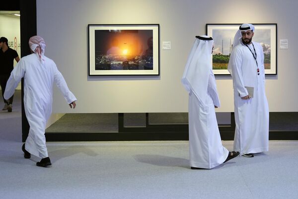 Inauguran muestra de fotos de ganadores del concurso Andréi Stenin en urbe emiratí Sarja - Sputnik Mundo