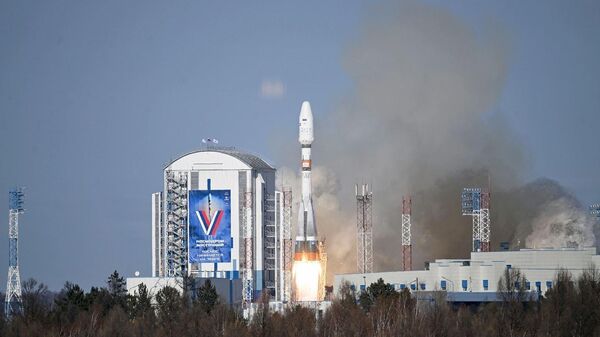 El cohete Soyuz-2.1b, lanzado desde el cosmódromo Vostochni con el satélite Meteor-M 2-4 - Sputnik Mundo