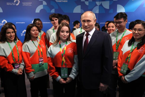 Vladímir Putin subrayó que todas las personas son iguales, aunque tengan un aspecto diferente y provengan de distintas partes del mundo. - Sputnik Mundo