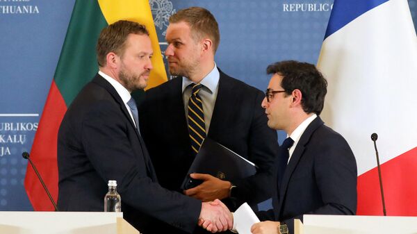 El ministro de Exteriores francés, Stephane Sejourne, se reúne en Lituania con sus homólogos bálticos y ucranianos - Sputnik Mundo