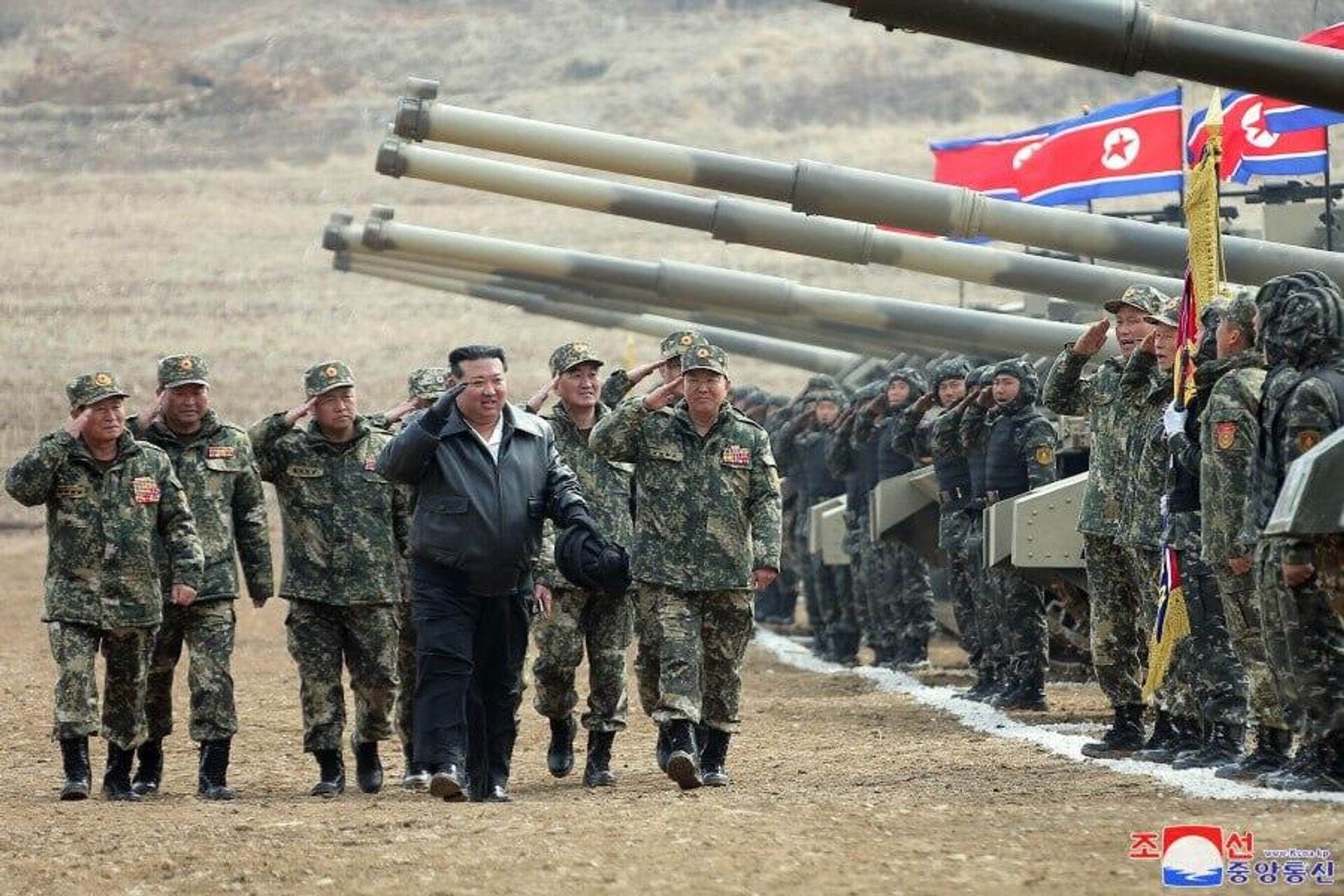 El líder norcoreano Kim Jong-un probó un nuevo tanque del Ejército Popular de Corea. - Sputnik Mundo, 1920, 14.03.2024