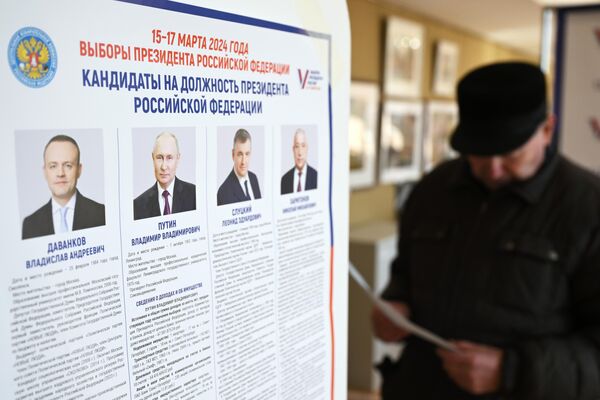 Papeleta con los candidatos a la Presidencia de Rusia, en el primer día de las elecciones, el 15 de marzo de 2024. - Sputnik Mundo