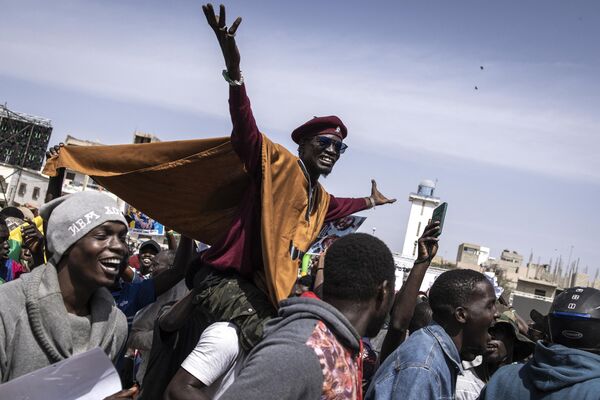 Manifestación durante una campaña electoral en Dakar, Senegal. - Sputnik Mundo