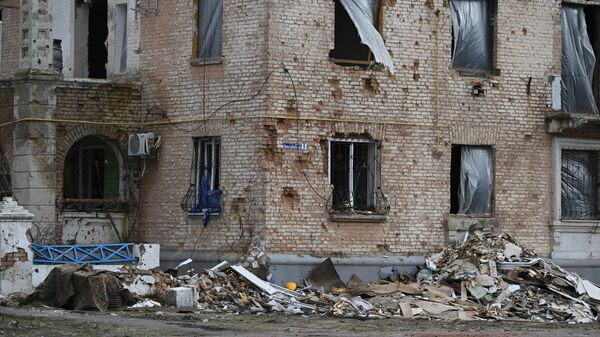 Consecuencias del bombardeo ucraniano contra la ciudad de Kajovka (archivo) - Sputnik Mundo