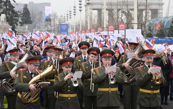 Los participantes del desfile Crimea - Sebastopol - Rusia PARA SIEMPRE celebrado en Moscú, la capital rusa. - Sputnik Mundo