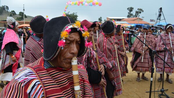 Los Yampara celebraron el Pujllay, una danza milenaria dedicada a agradecer a la Pachamama - Sputnik Mundo