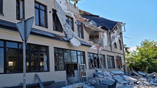 Ataque ucraniano contra un edificio en Jersón (archivo) - Sputnik Mundo