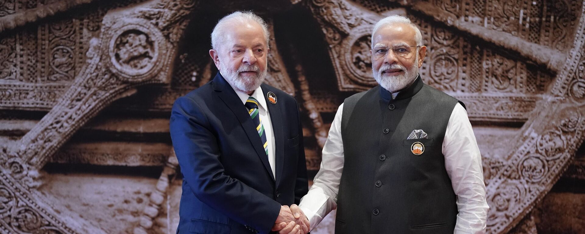 El presidente brasileño, Luiz Inacio Lula da Silva, y el primer ministro indio, Narendra Modi, en la cumbre del G20 en Nueva Delhi - Sputnik Mundo, 1920, 26.03.2024
