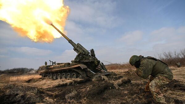 Unidad de artillería autopropulsada Malka de las FFAA rusas en la zona de la operación militar especial  - Sputnik Mundo