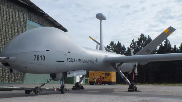 Dron de fabricación israelí, utilizado por el Escuadrón Horus, aterrizado
en la base Aérea de Santa María, en Rio Grande do Sul - Sputnik Mundo