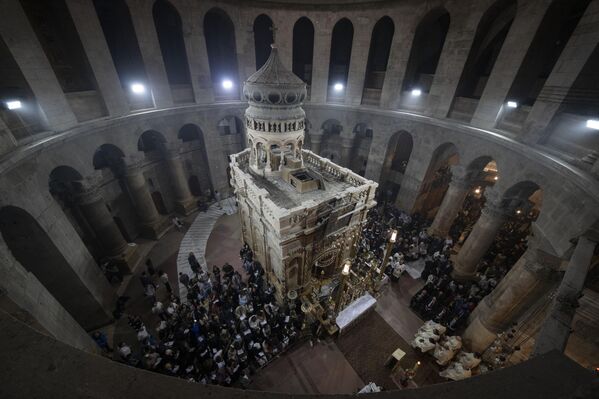 Misa del Domingo de Resurrección en la Iglesia del Santo Sepulcro de Jerusalén. - Sputnik Mundo