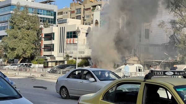  Varios muertos en el ataque israelí cerca de la embajada de Irán en Damasco - Sputnik Mundo