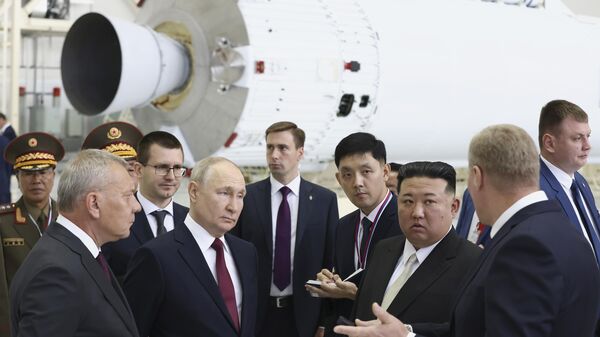 El presidente ruso Vladímir Putin y su homólogo norcoreano Kim Jong-un reunidos en el Cosmódromo de Vostochni (archivo)  - Sputnik Mundo