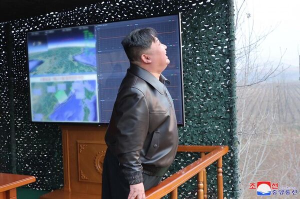 Kim Jong-un, líder norcoreano, supervisó personalmente la prueba. - Sputnik Mundo