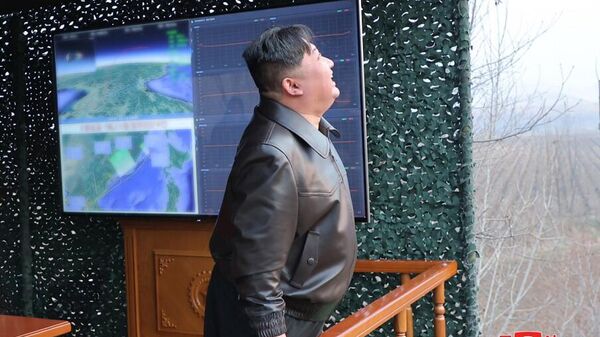 Kim Jong-un supervisó el lanzamiento - Sputnik Mundo