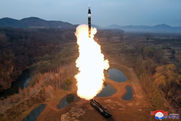 Corea del Norte prueba diversos tipos de armas con regularidad. Por regla general, los misiles se dirigen hacia el Mar de Japón, lo que preocupa a Tokio y a Seúl. - Sputnik Mundo