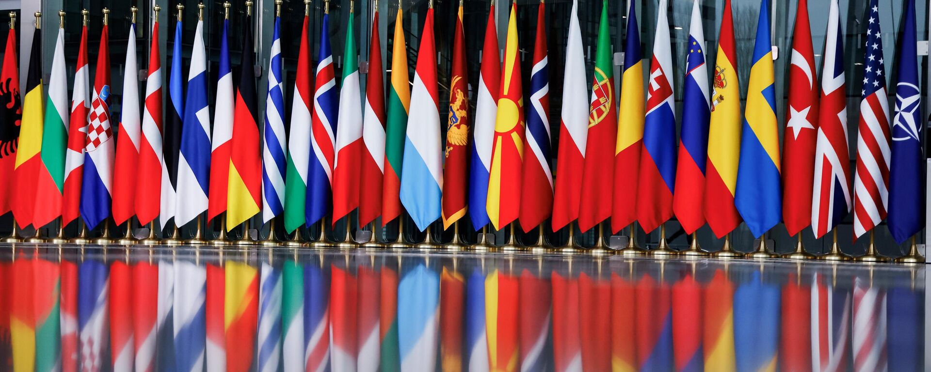 Las banderas de los países miembros de la OTAN en Bruselas - Sputnik Mundo, 1920, 04.04.2024
