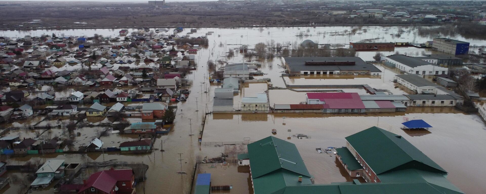 La ciudad de Orsk, parcialmente inundada tras la rotura de una presa  - Sputnik Mundo, 1920, 06.04.2024