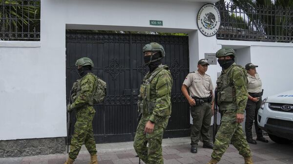 La embajada de México en Ecuador fue tomada por las fuerzas de Quito. - Sputnik Mundo