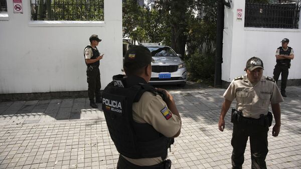 La embajada de México en Ecuador fue asaltada por las fuerzas policiales el 5 de abril de 2024. - Sputnik Mundo